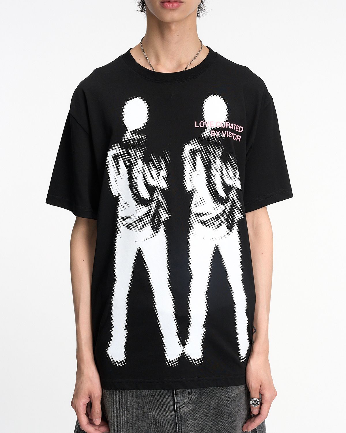 더뮤지엄비지터(THEMUSEUMVISITOR) TWO CURATORS ARTWORK OVERFIT T-SHIRT (BLACK)