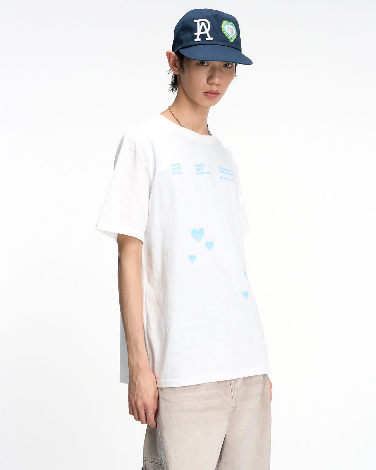 더뮤지엄비지터(THEMUSEUMVISITOR) PIXEL HEART SIGNATURE OVERFIT T-SHIRT (WHITE)