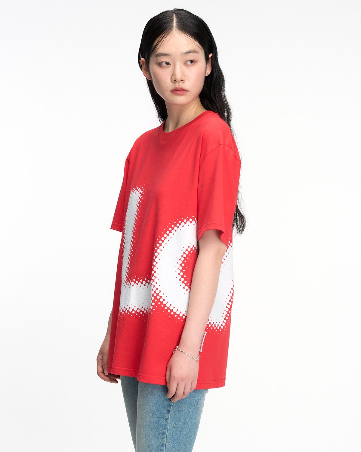 더뮤지엄비지터(THEMUSEUMVISITOR) BLUR LOGO GRAPHIC OVERFIT T-SHIRT (RED)