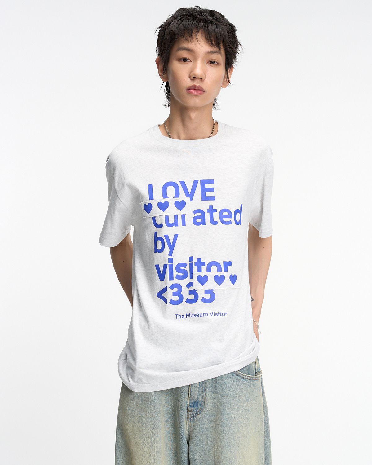 더뮤지엄비지터(THEMUSEUMVISITOR) HEART PATCH LOVE CURATED OVERFIT T-SHIRT (WHITE MELANGE)