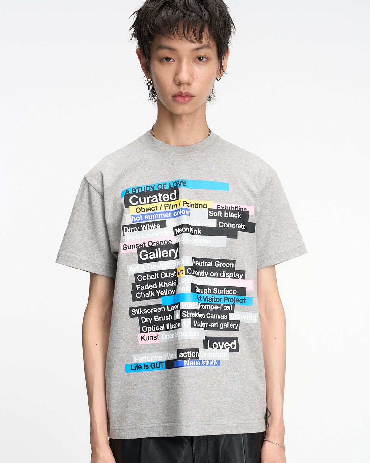 더뮤지엄비지터(THEMUSEUMVISITOR) MULTI TEXT GRAFFITI T-SHIRT (MELANGE GREY)