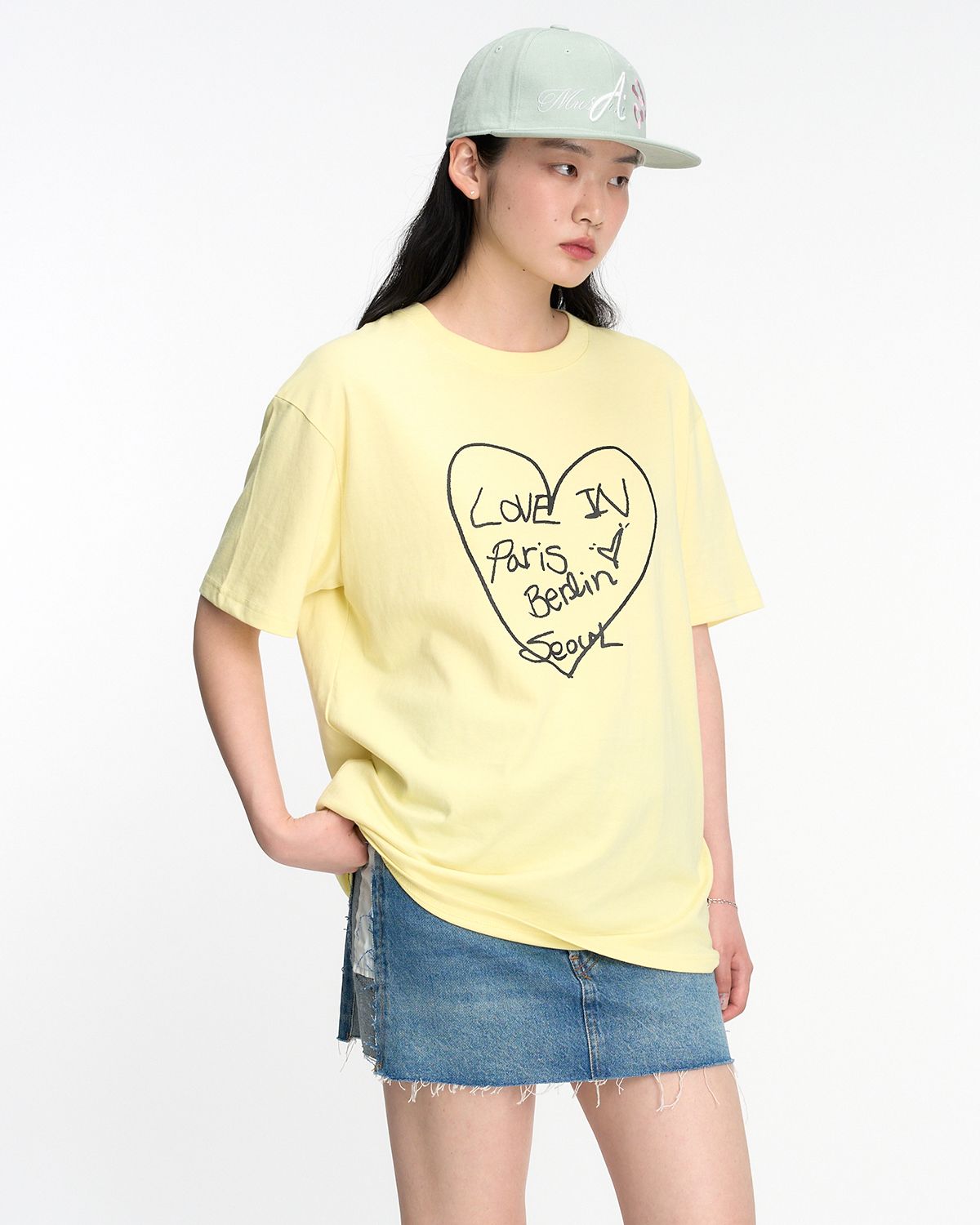더뮤지엄비지터(THEMUSEUMVISITOR) LETTERING HEART OVERFIT T-SHIRT (LEMON)