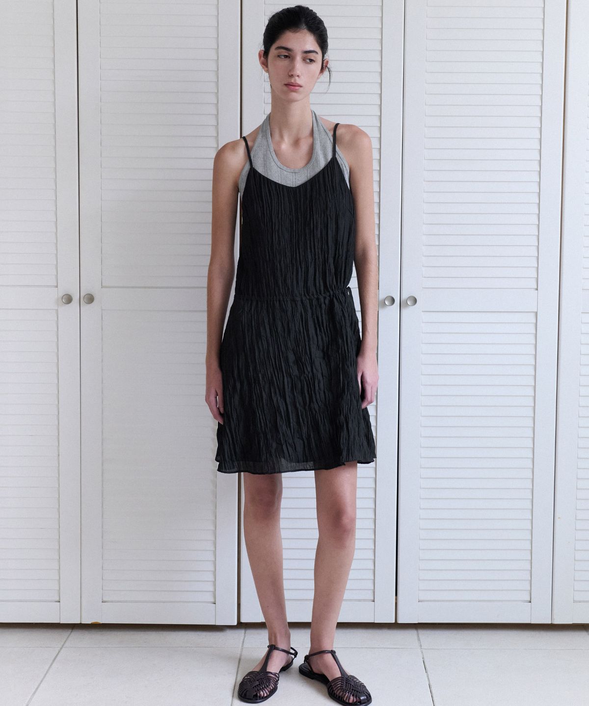앤니즈(ANDNEEDS) Bowen pleats dress (black)