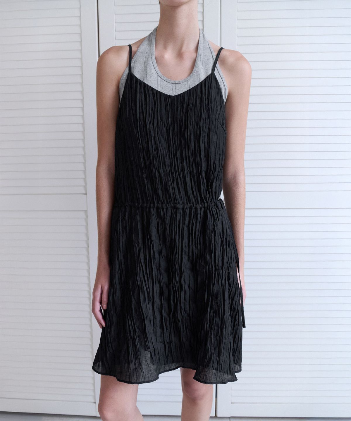 앤니즈(ANDNEEDS) Bowen pleats dress (black)