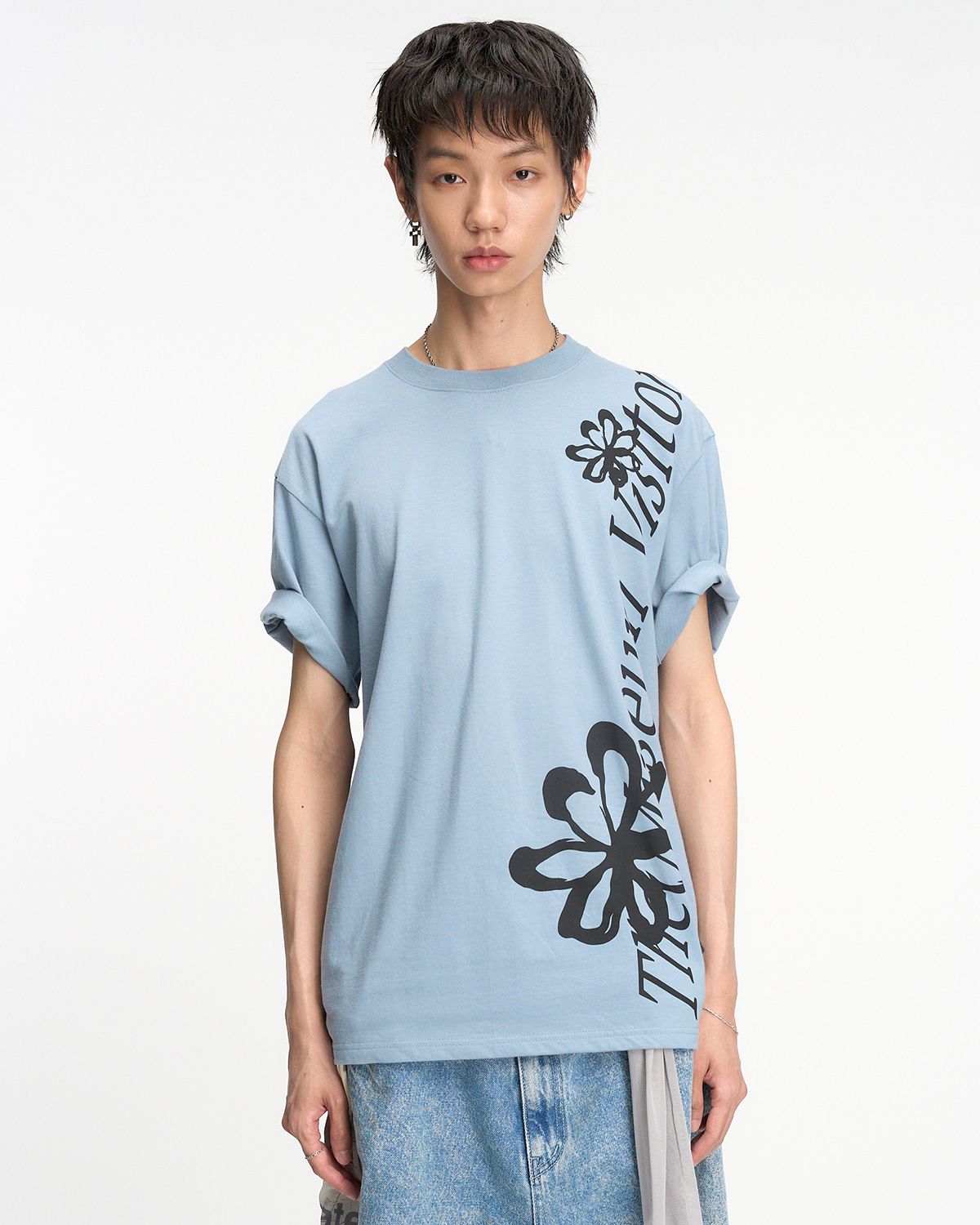 더뮤지엄비지터(THEMUSEUMVISITOR) FLOWER OVERFIT T-SHIRT (DEAD BLUE)