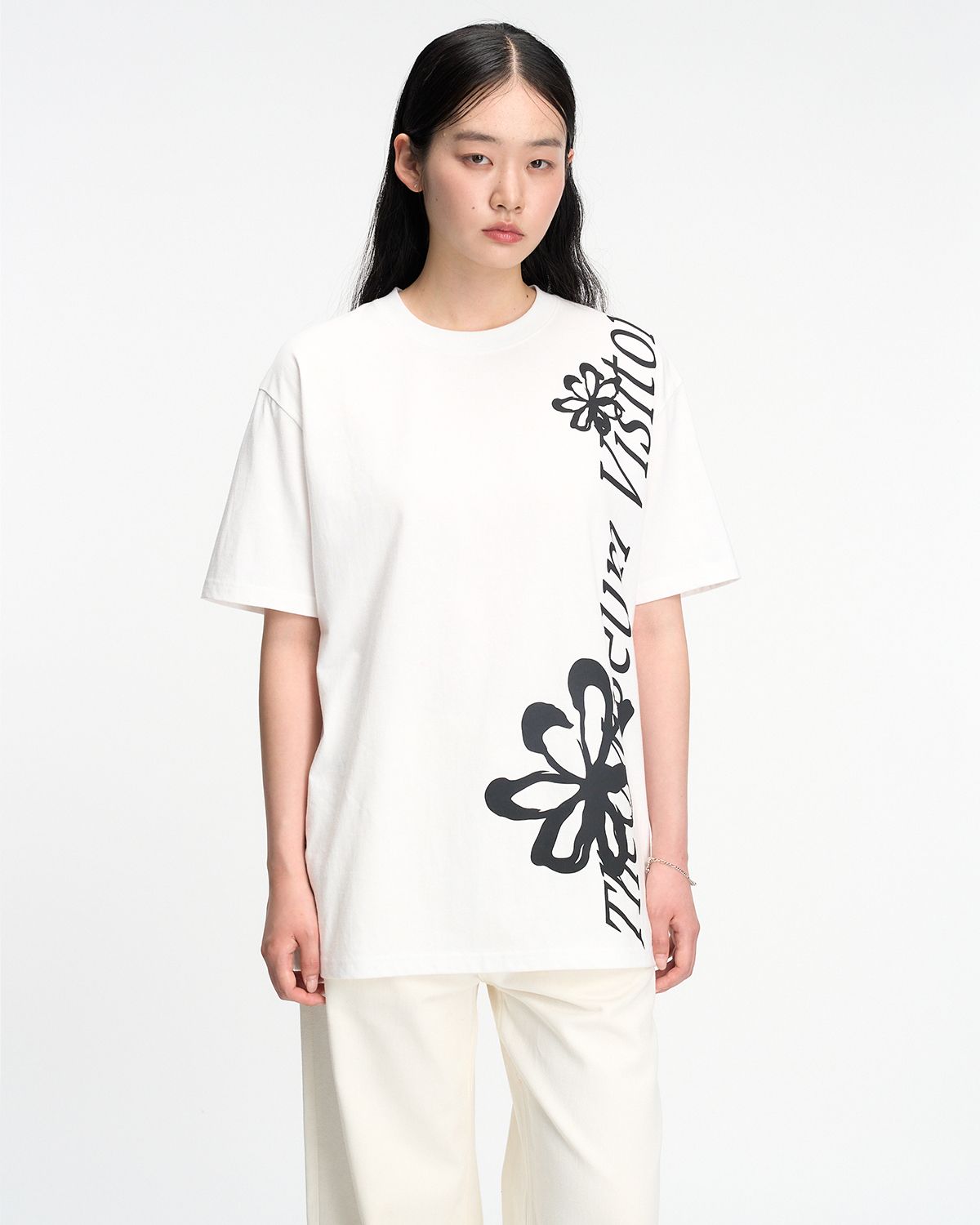 더뮤지엄비지터(THEMUSEUMVISITOR) FLOWER OVERFIT T-SHIRT (WHITE)