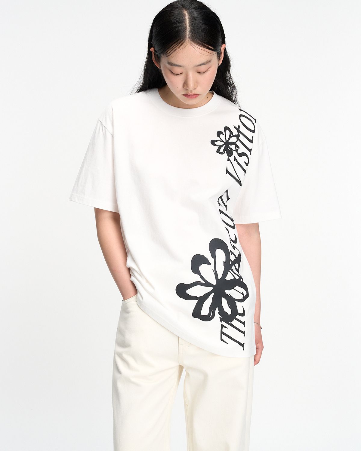 더뮤지엄비지터(THEMUSEUMVISITOR) FLOWER OVERFIT T-SHIRT (WHITE)