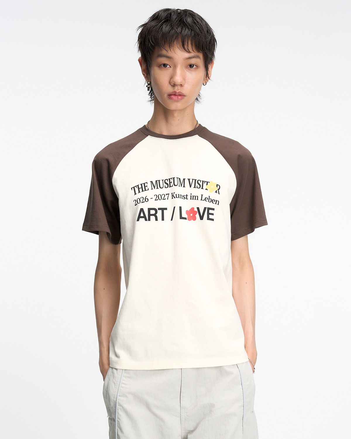 더뮤지엄비지터(THEMUSEUMVISITOR) RAGLAN COLOR BLOCK GRAPHIC T-SHIRT (BROWN)