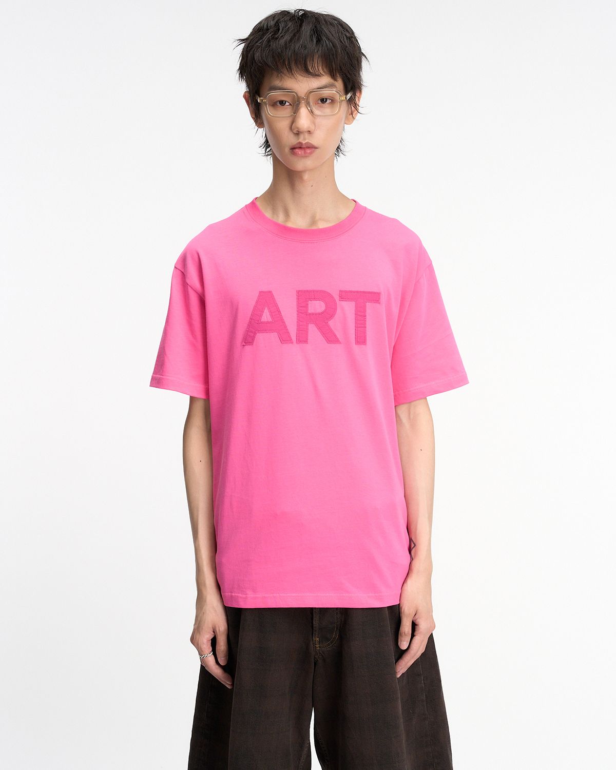 더뮤지엄비지터(THEMUSEUMVISITOR) ART APPLIQUE OVERFIT T-SHIRT (INDI PINK)