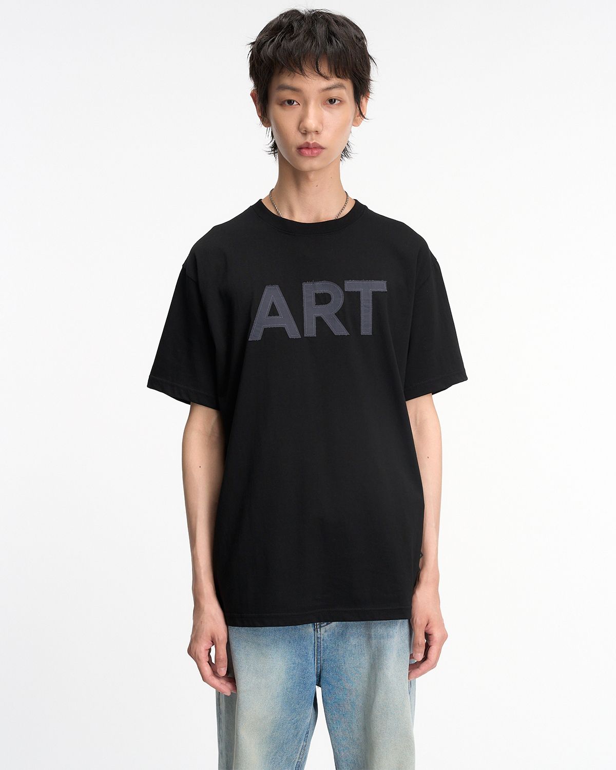 더뮤지엄비지터(THEMUSEUMVISITOR) ART APPLIQUE OVERFIT T-SHIRT (BLACK)