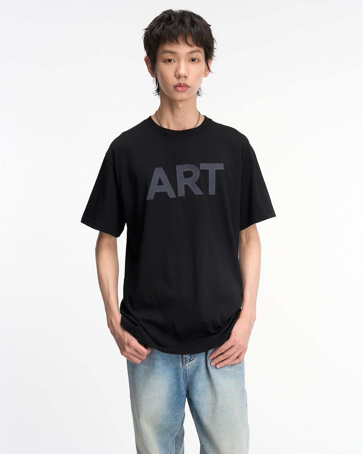 더뮤지엄비지터(THEMUSEUMVISITOR) ART APPLIQUE OVERFIT T-SHIRT (BLACK)