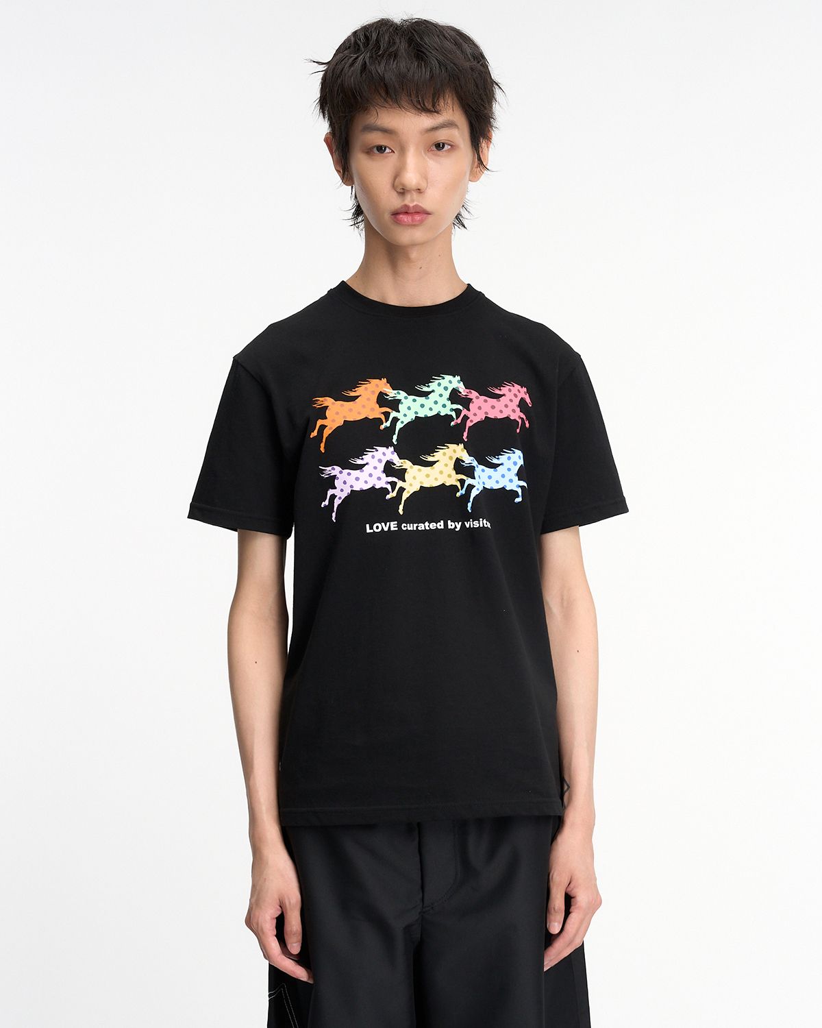 더뮤지엄비지터(THEMUSEUMVISITOR) DOT HORSE GRAPHIC T-SHIRT (BLACK)