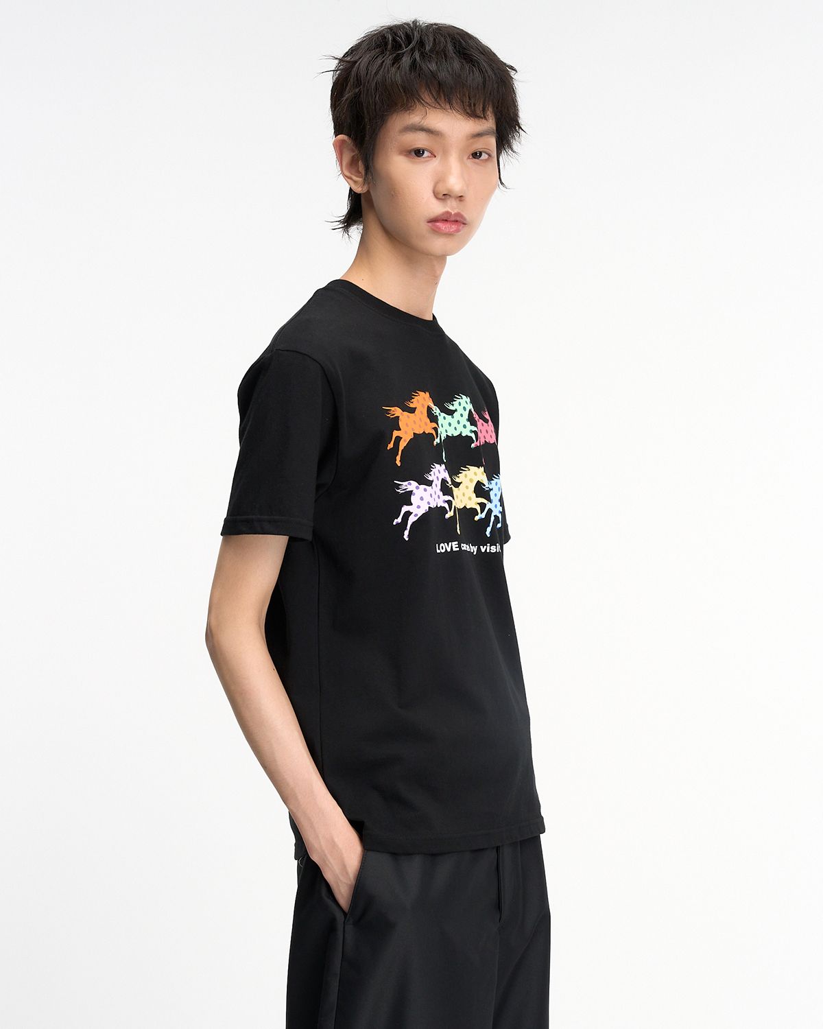 더뮤지엄비지터(THEMUSEUMVISITOR) DOT HORSE GRAPHIC T-SHIRT (BLACK)