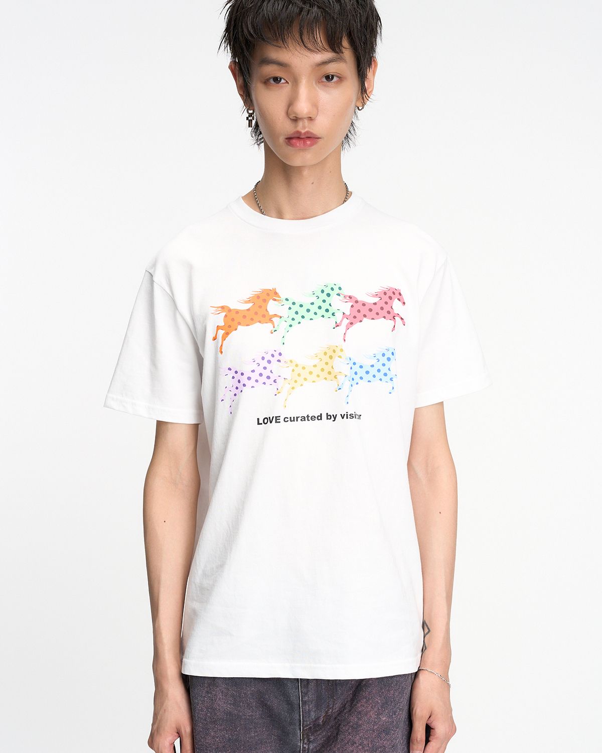 더뮤지엄비지터(THEMUSEUMVISITOR) DOT HORSE GRAPHIC T-SHIRT (WHITE)