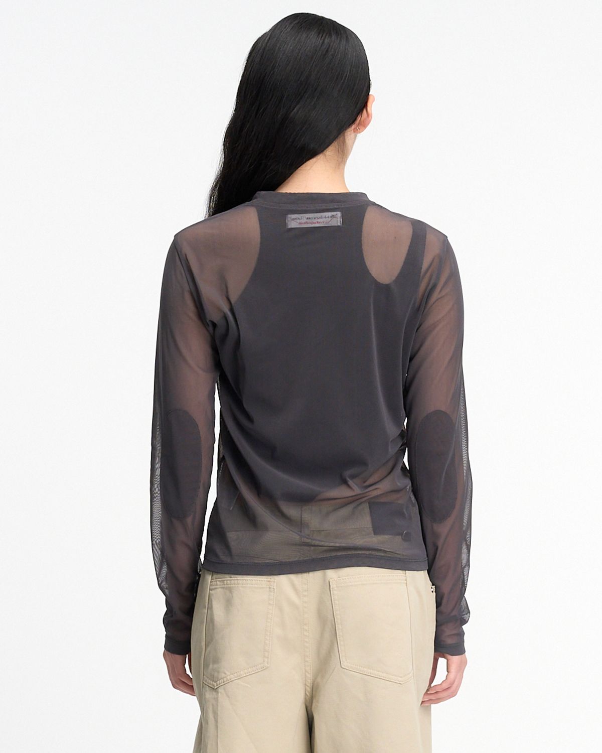 더뮤지엄비지터(THEMUSEUMVISITOR) DTP ARTWORK MESH SUMMER LONG SLEEVE (CHARCOAL)