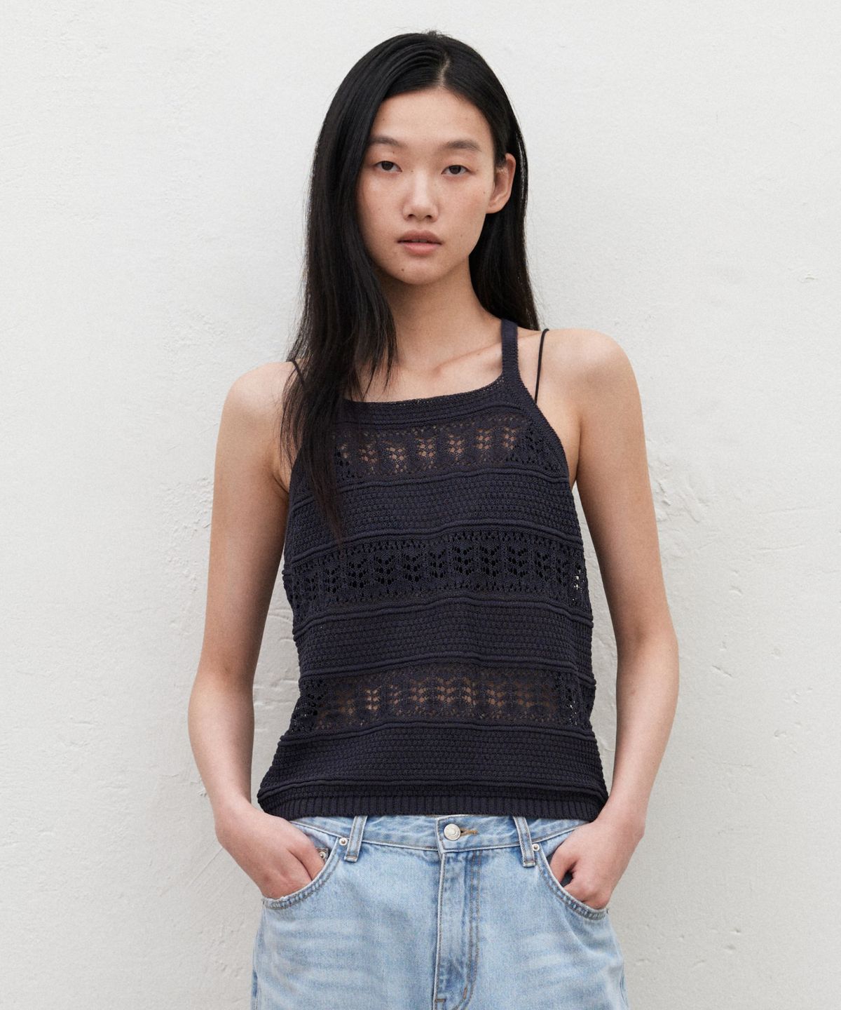 망고매니플리즈(MANGO MANY PLEASE) PIA CROCHET KNIT SLEEVELESS_CHARCOAL