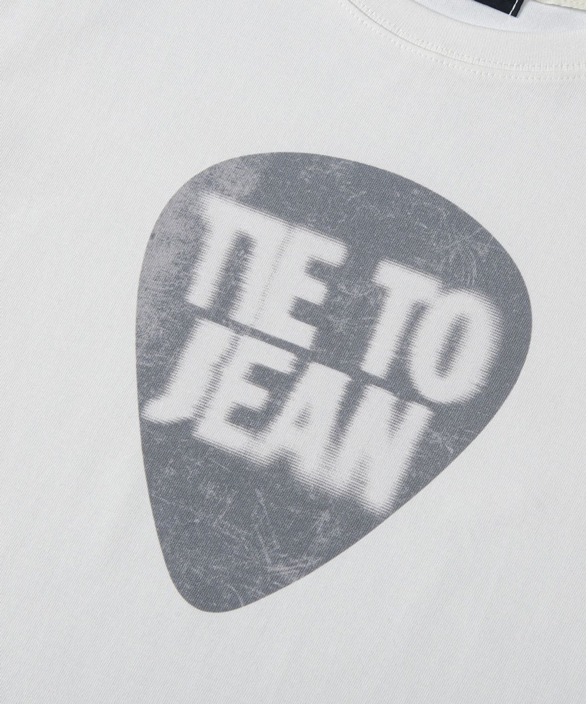 타이투진(TIE TO JEAN) 피크 그래픽 레귤러 핏 세미크롭 티셔츠 오프화이트