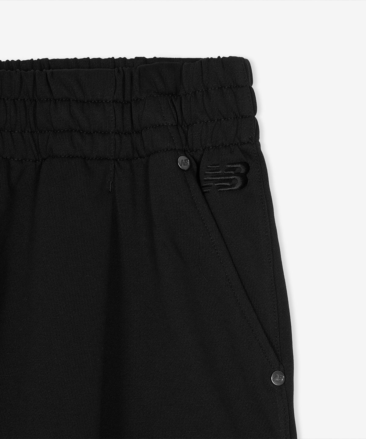 뉴발란스(NEW BALANCE) NBNVG31543 / UNI 에센셜 8부 쇼츠 (BLACK)