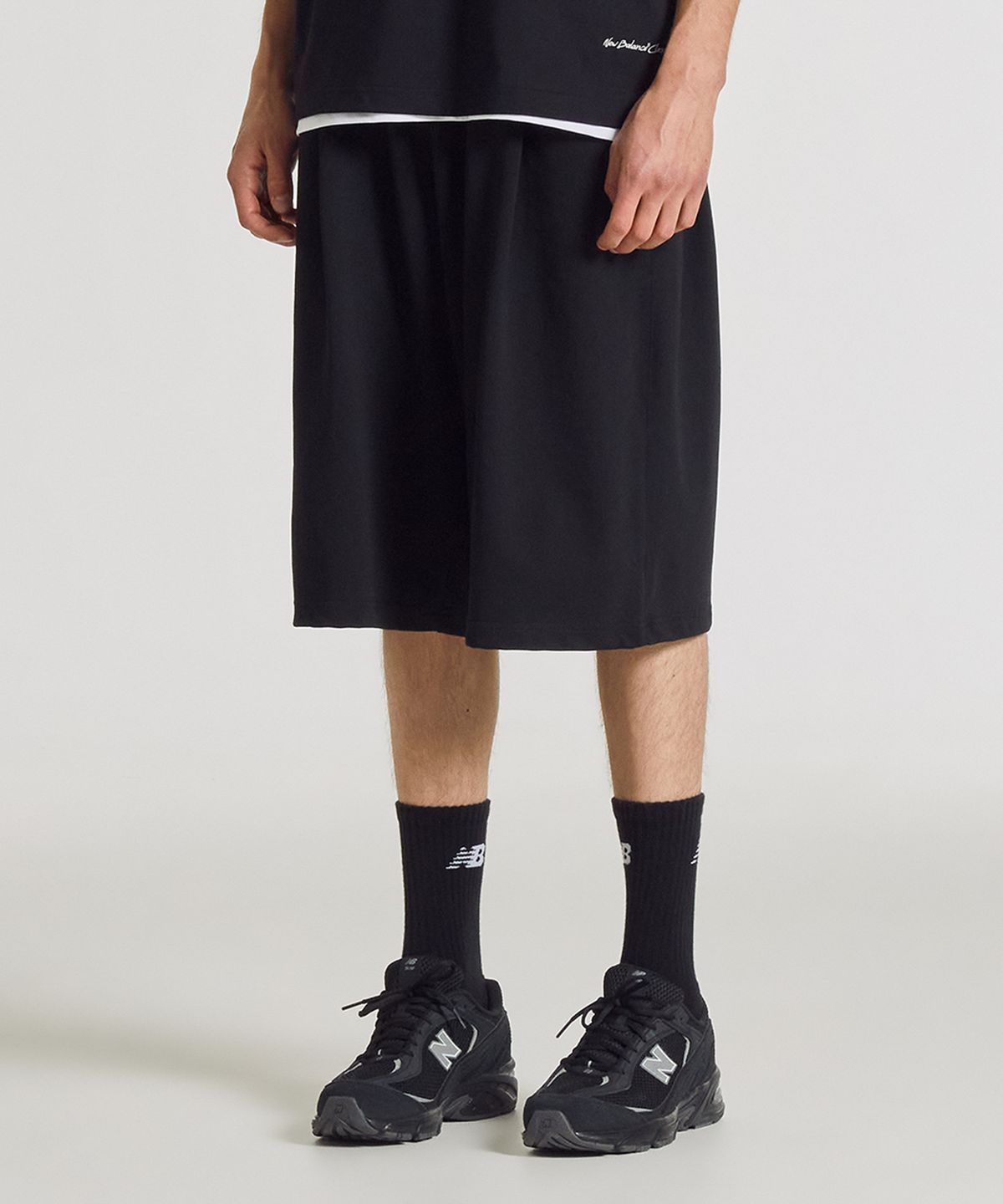 뉴발란스(NEW BALANCE) NBNVG31543 / UNI 에센셜 8부 쇼츠 (BLACK)