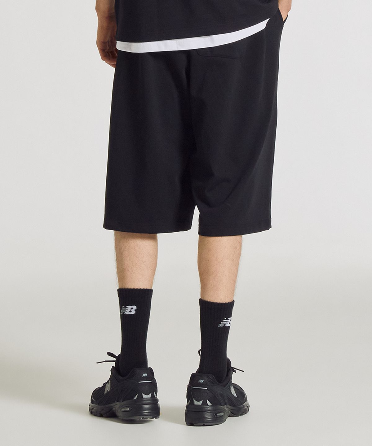 뉴발란스(NEW BALANCE) NBNVG31543 / UNI 에센셜 8부 쇼츠 (BLACK)
