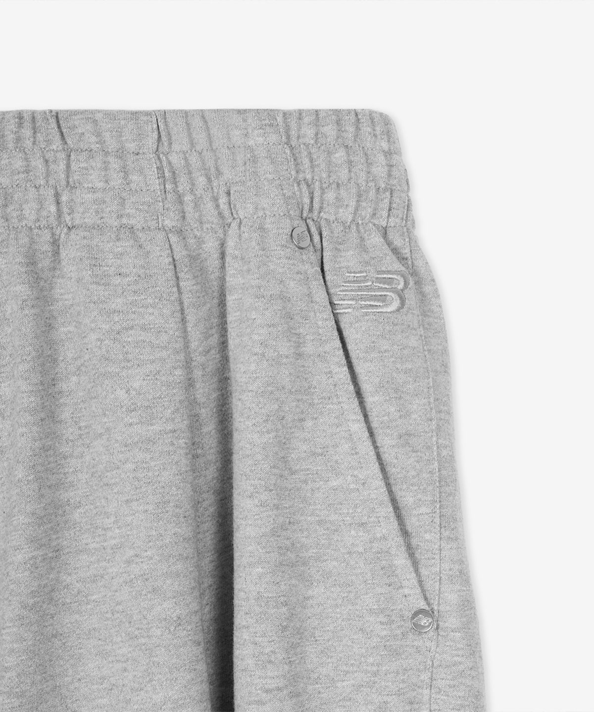 뉴발란스(NEW BALANCE) NBNVG31543 / UNI 에센셜 8부 쇼츠 (M/GRAY)