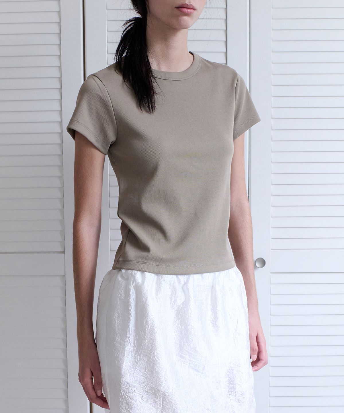 앤니즈(ANDNEEDS) Bessette half tee (sand)