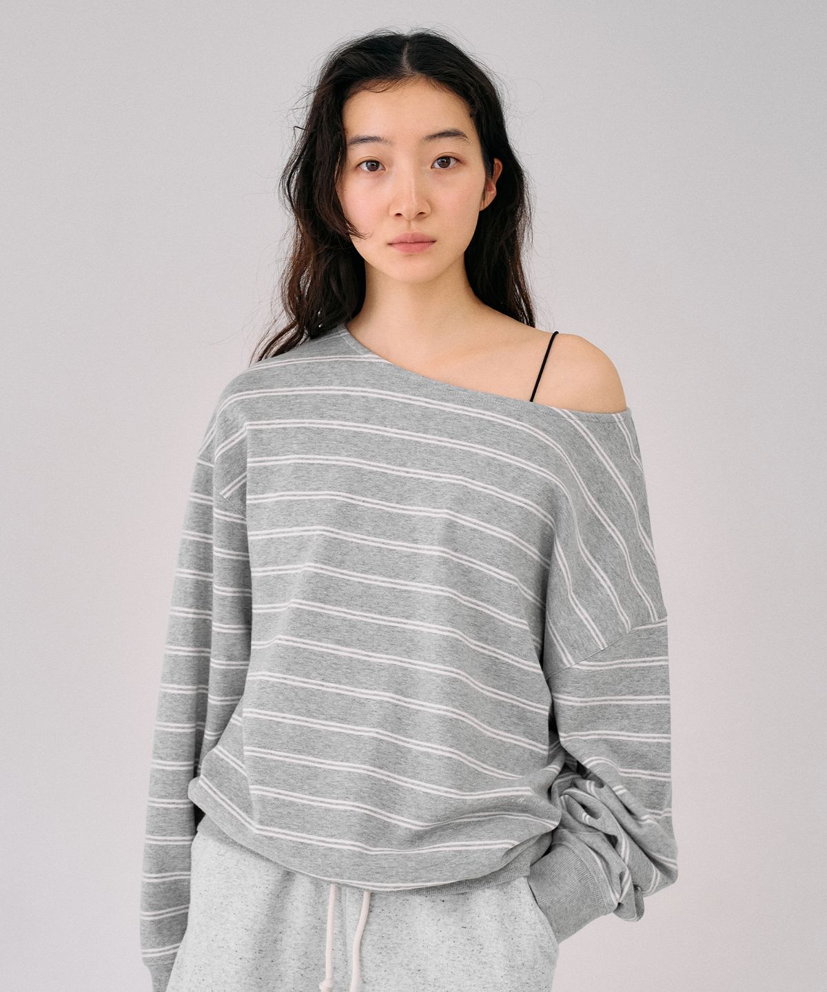 망고매니플리즈(MANGO MANY PLEASE) [ROUTINE] YEVA SWEATSHIRT_GREY STRIPE
