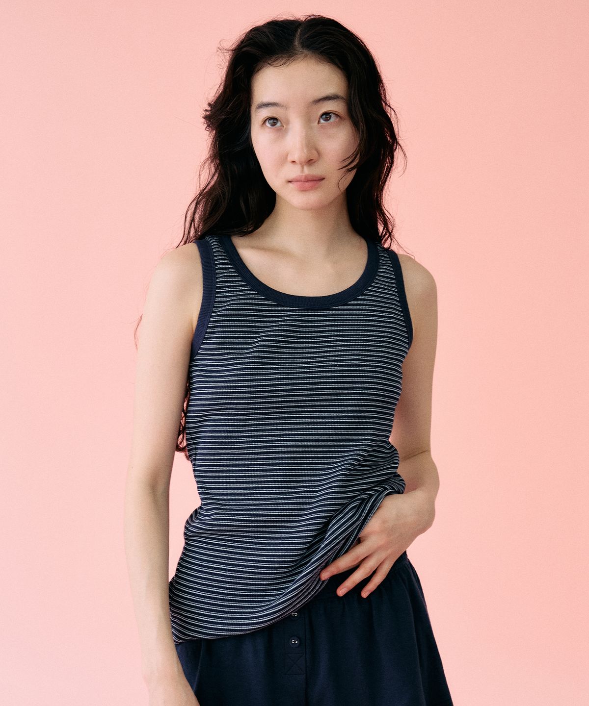 망고매니플리즈(MANGO MANY PLEASE) [ROUTINE] UNIT SLEEVELESS_NAVY STRIPE