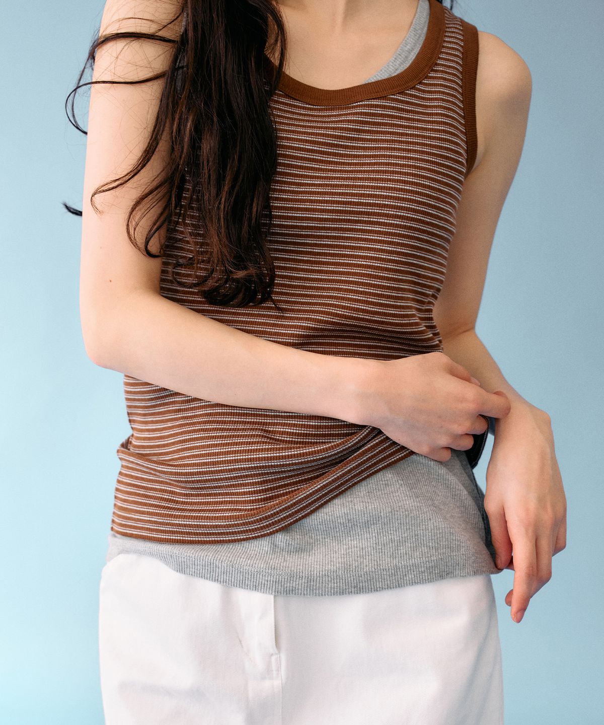 망고매니플리즈(MANGO MANY PLEASE) [ROUTINE] UNIT SLEEVELESS_BROWN STRIPE