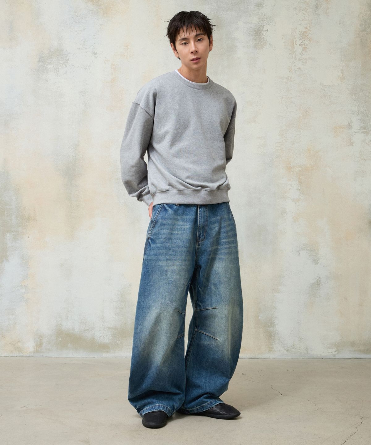 에이지오디(AGOD) 스냅 버튼 커브드 팬츠 [미디엄 블루]