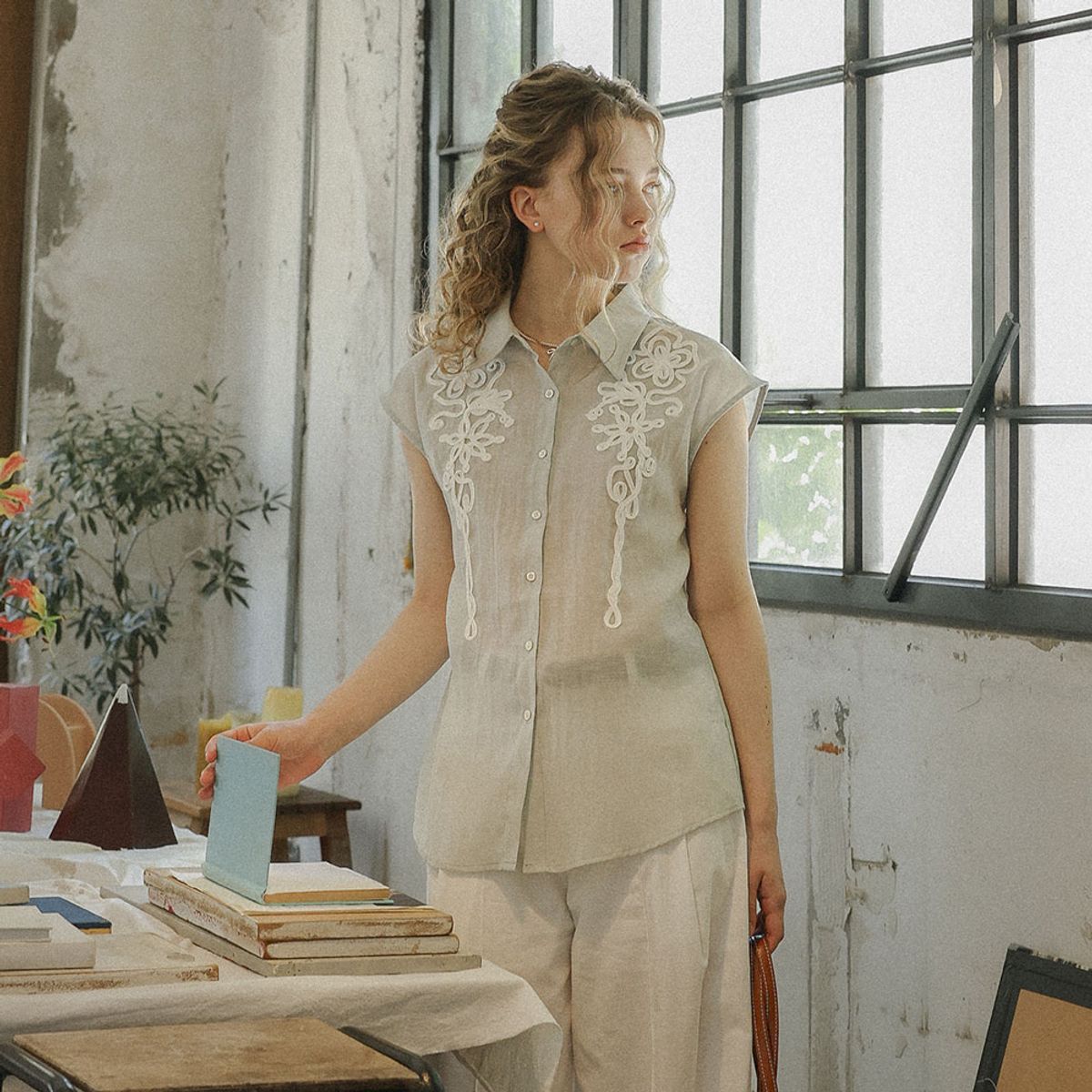 프라우드 마리(PROUD MARY) PM_Floral applique blouse_2color