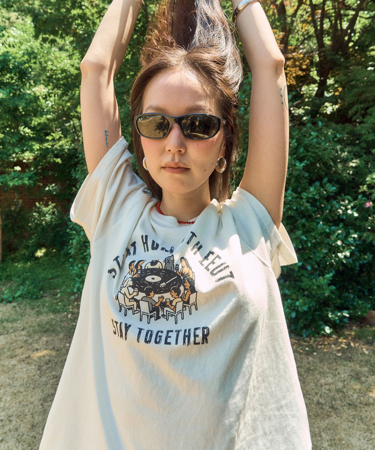 이우트(EEUT) STAY TOGETHER T-SHIRT / WHITE