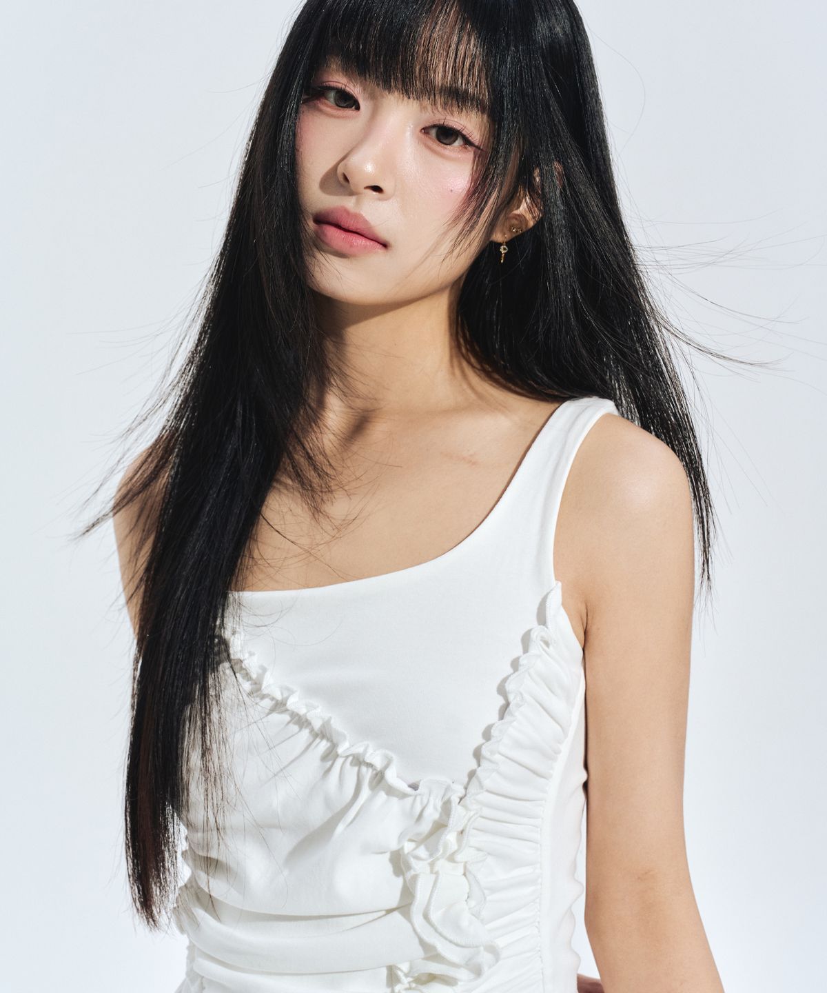 제로플래닛(ZEROPLANET) 아일라 셔링 미니 원피스 WHITE