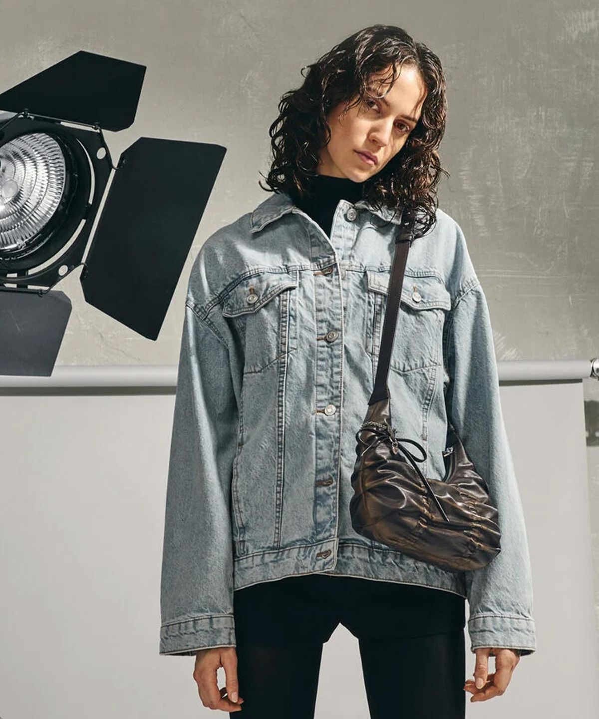 찰스앤키스(CHARLES & KEITH) 카디 러치드 보우 참 호보백 CK2-40271626