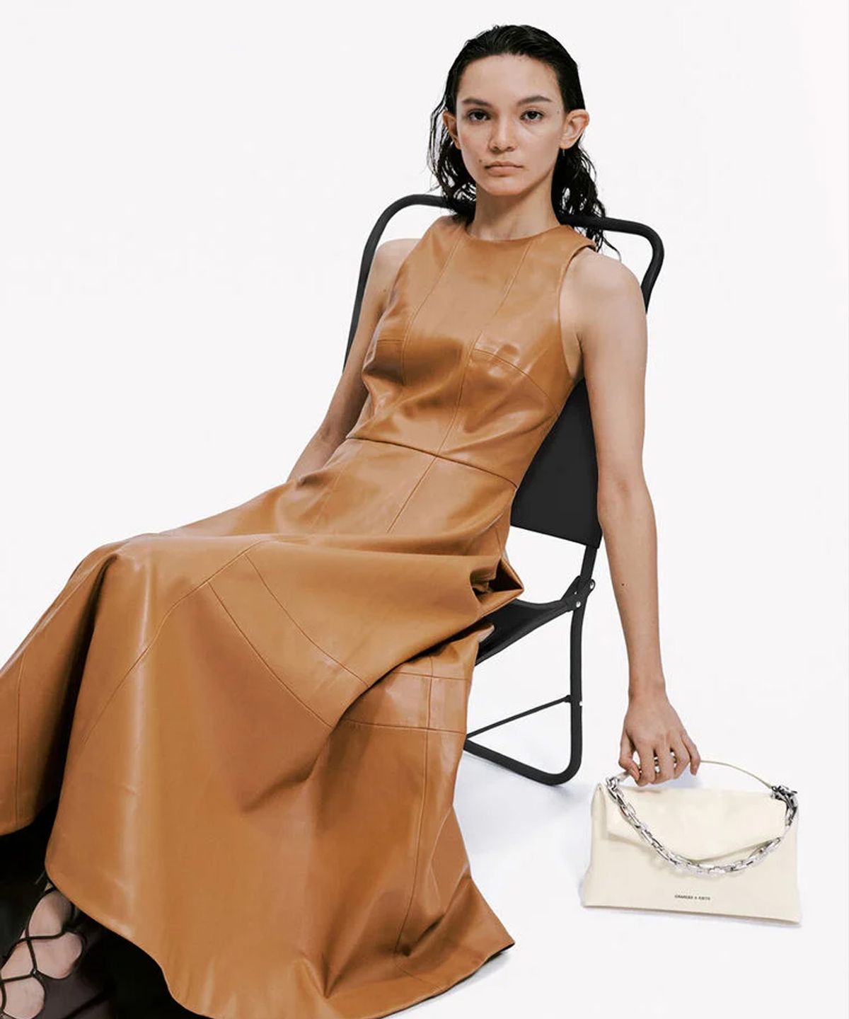 찰스앤키스(CHARLES & KEITH) 안드로메다 청키 체인 탑 핸들 백 2colors CK2-50271476