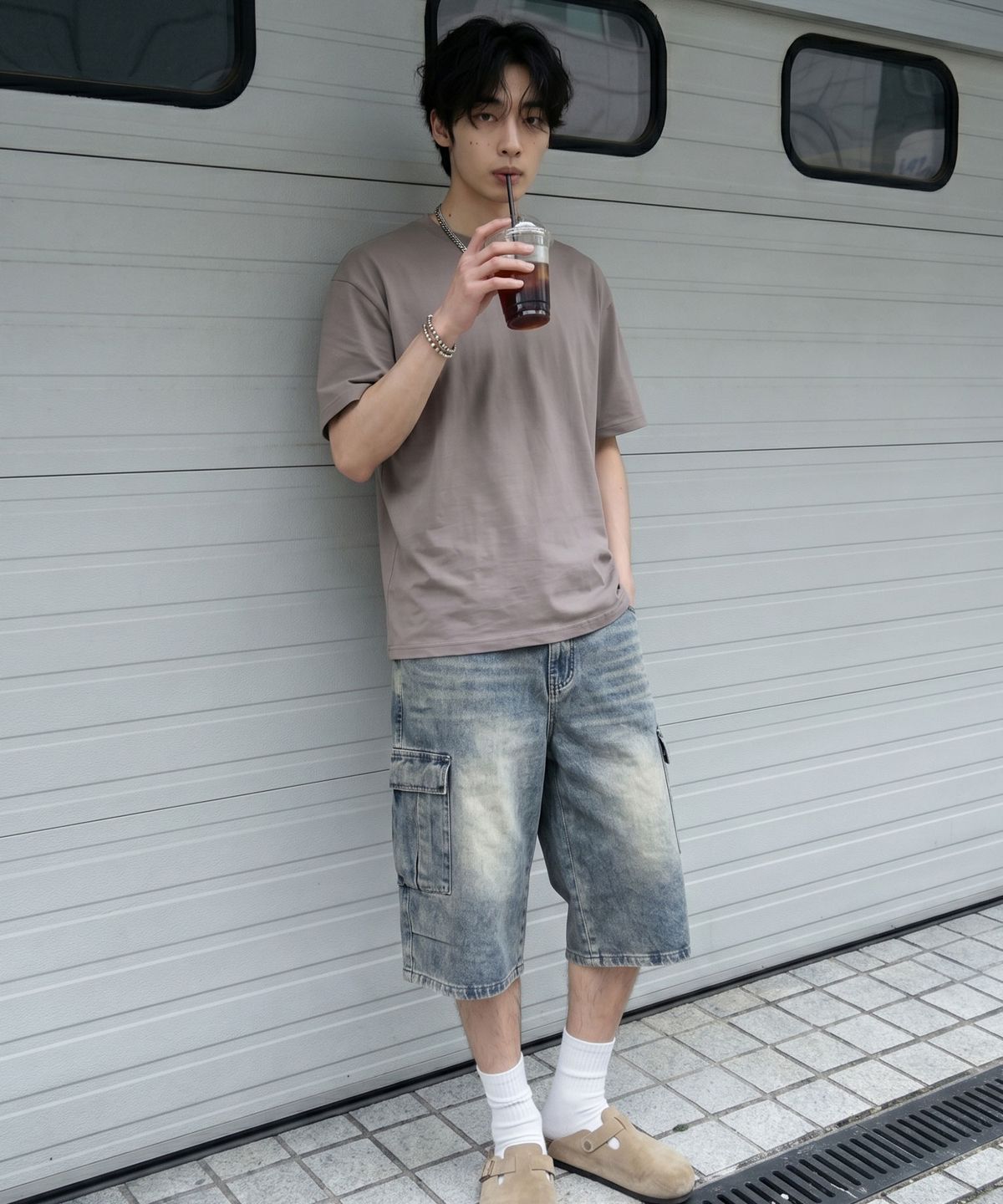 디더블유에스이(DWSE) 핀턱 카고 버뮤다 데님 팬츠(그레이)