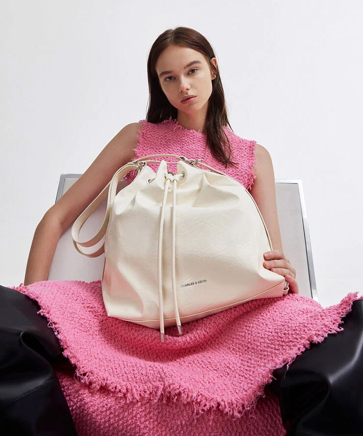 찰스앤키스(CHARLES & KEITH) 네바 투 웨이 버킷백 2colors CK2-10151393