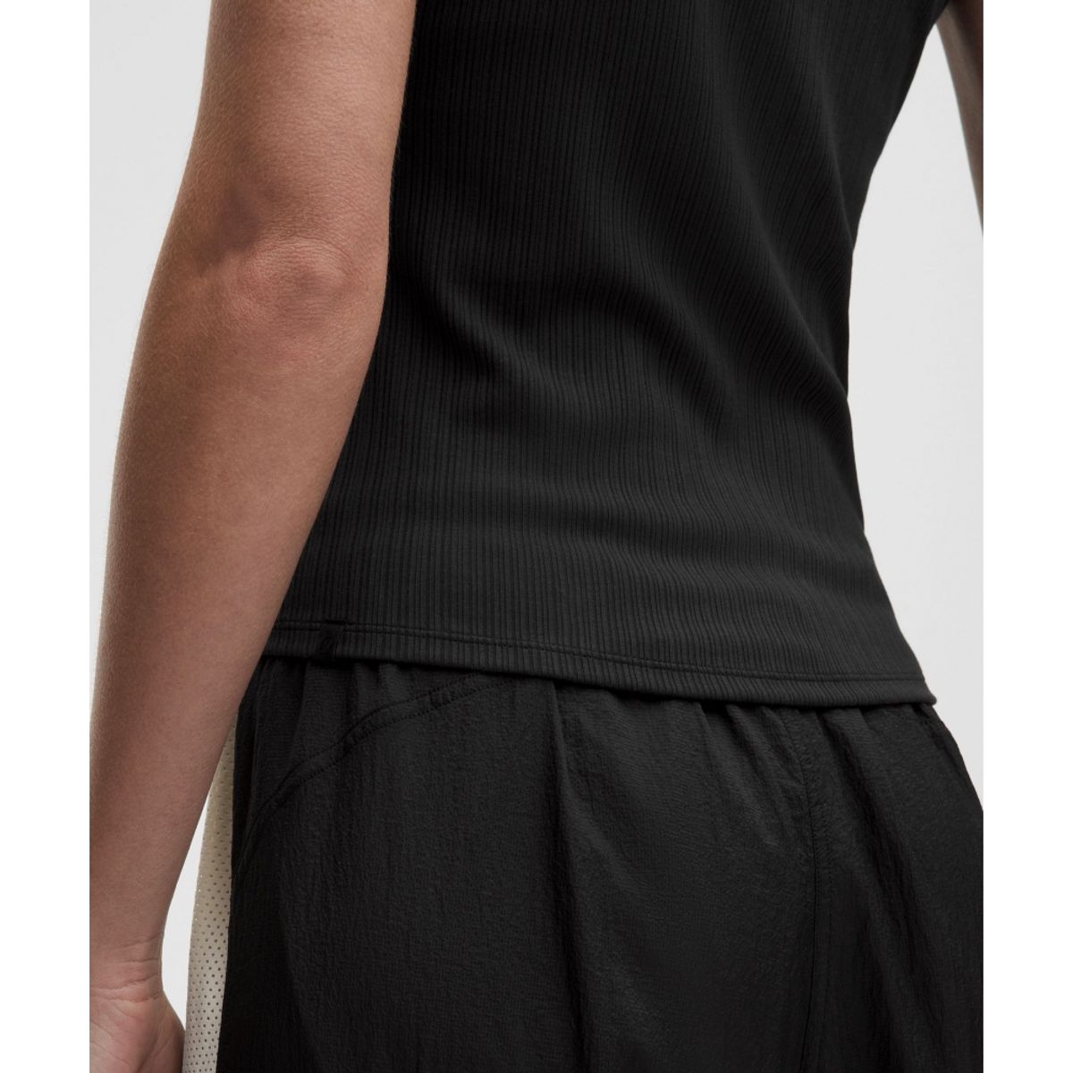 룰루레몬(LULULEMON) 홀드 타이트 마이크로 립 하프집 탱크탑  BLK