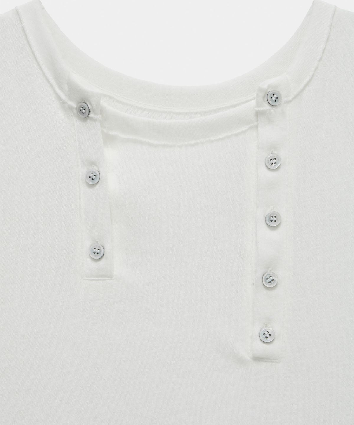 에트오소메(ETRE AU SOMMET) Two-Line Button Short Sleeveless (White)