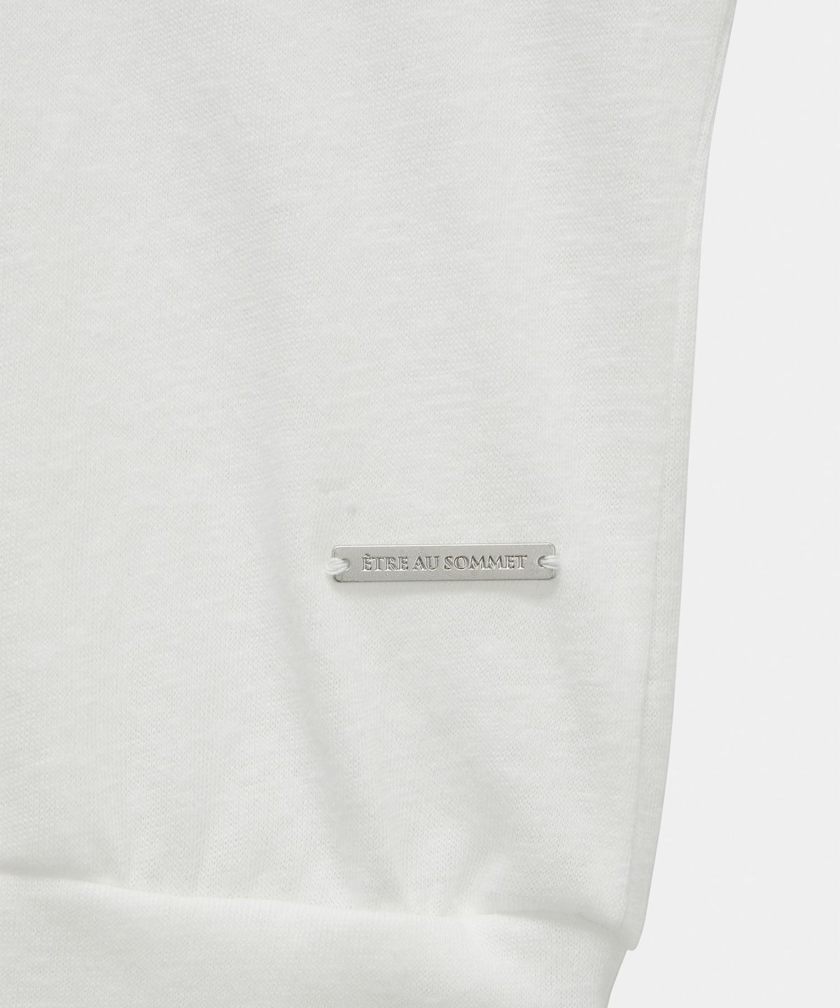 에트오소메(ETRE AU SOMMET) Two-Line Button Short Sleeveless (White)