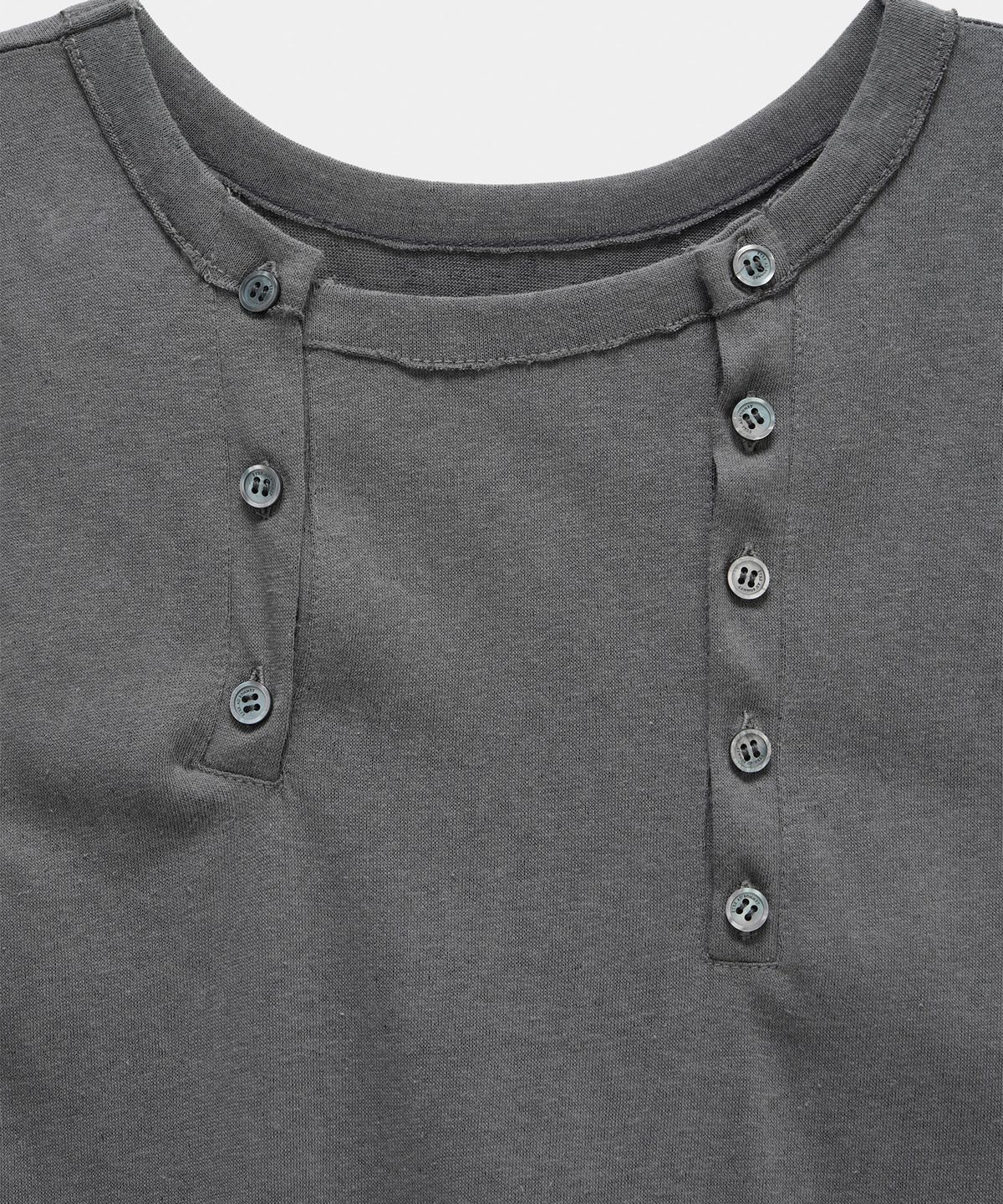 에트오소메(ETRE AU SOMMET) Two-Line Button Short Sleeveless (Charcoal)