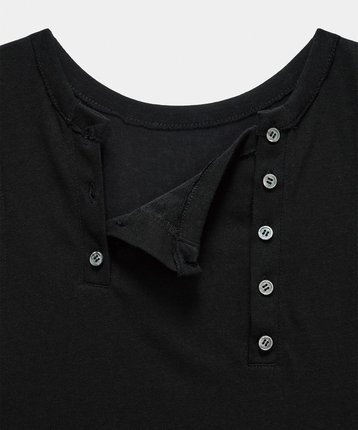 에트오소메(ETRE AU SOMMET) Two-Line Button Short Sleeveless (Black)