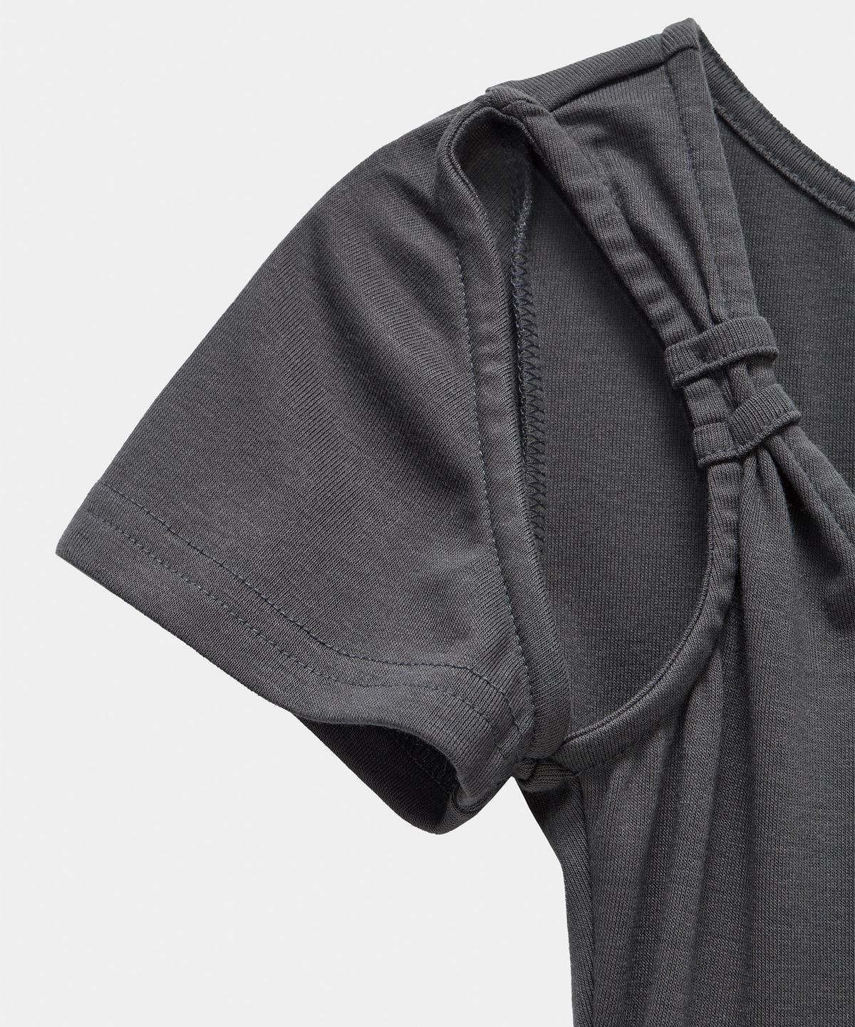에트오소메(ETRE AU SOMMET) Layered Buckle Line Top (Charcoal)