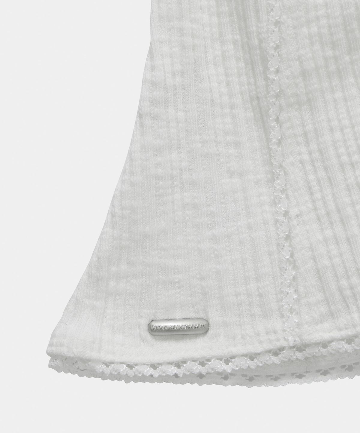 에트오소메(ETRE AU SOMMET) Lace One-Shoulder Shirring Top (White)