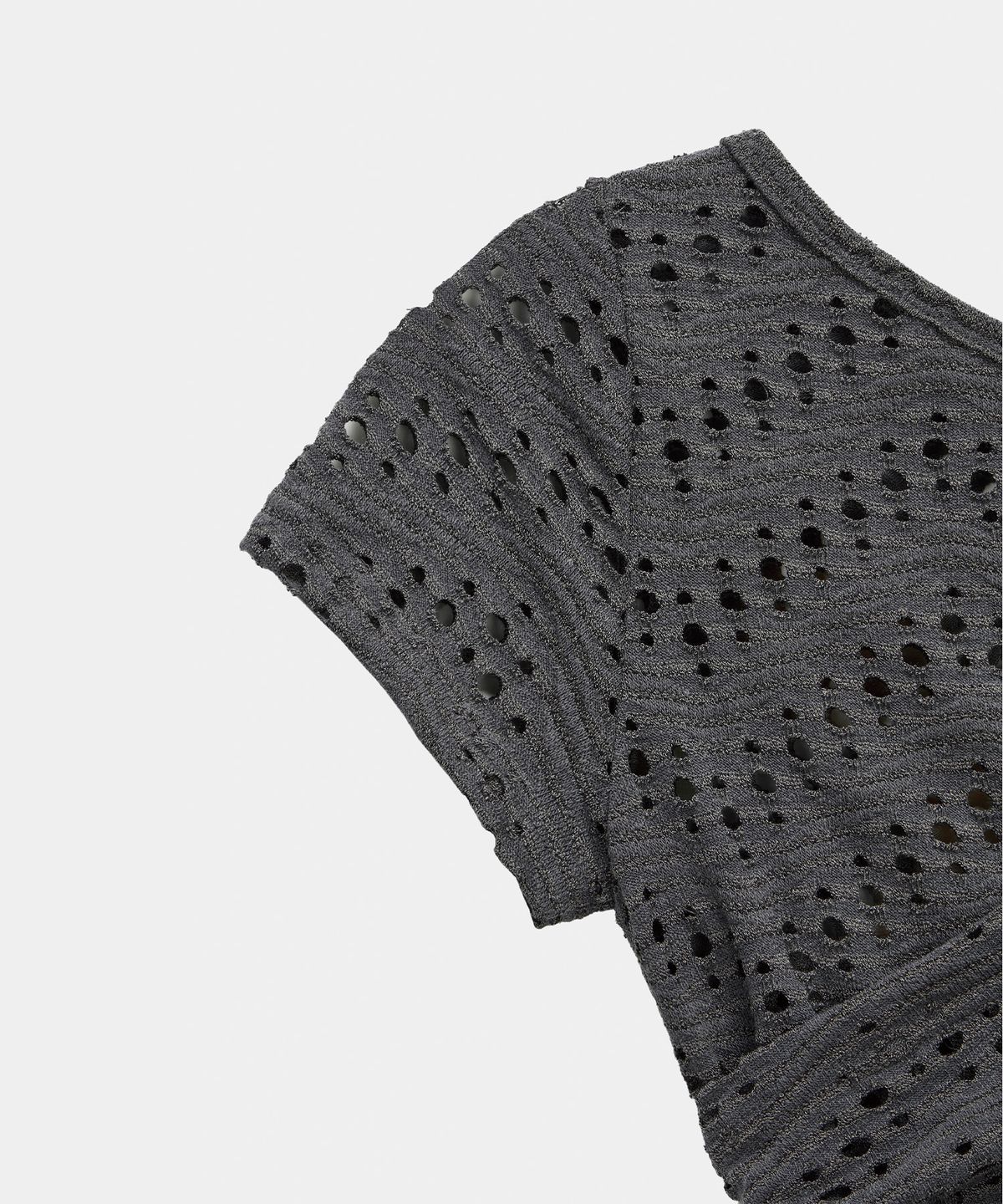 에트오소메(ETRE AU SOMMET) Hole Knit Layered Side Slit Top (Charcoal)