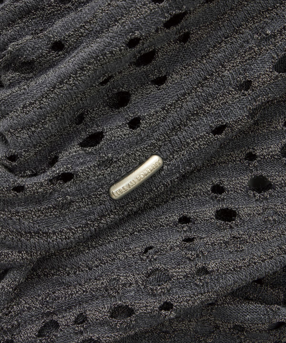 에트오소메(ETRE AU SOMMET) Hole Knit Layered Side Slit Top (Charcoal)