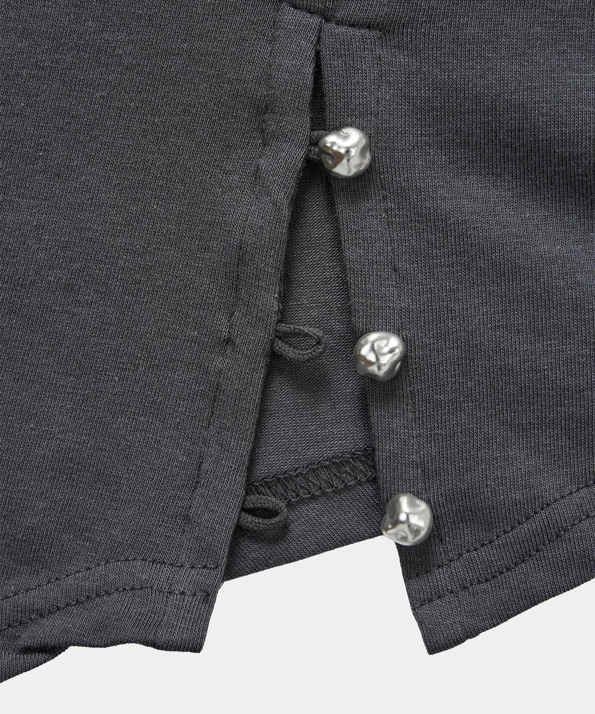 에트오소메(ETRE AU SOMMET) Cut-Out Open Short Sleeve (Dark Gray)