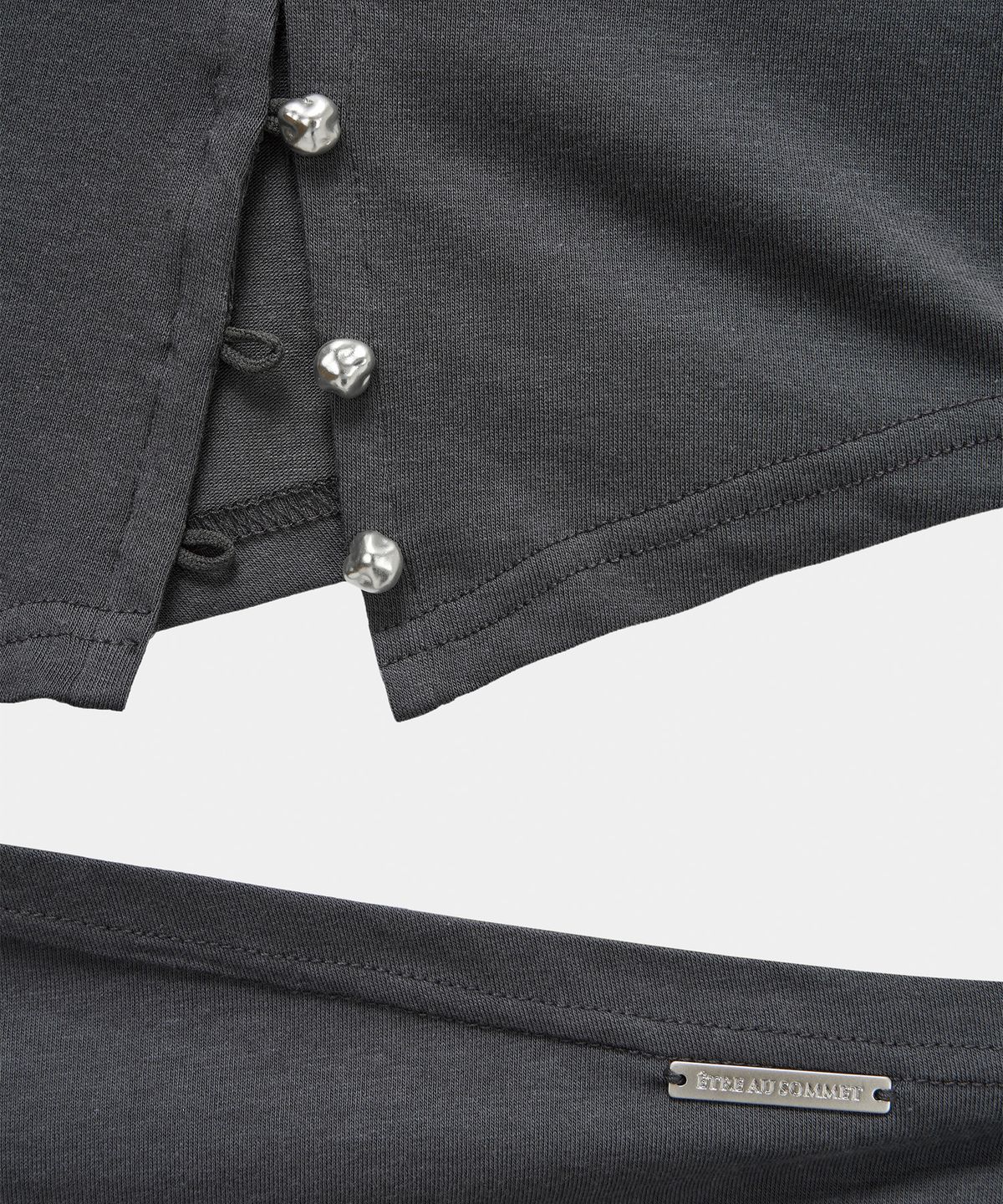 에트오소메(ETRE AU SOMMET) Cut-Out Open Short Sleeve (Dark Gray)