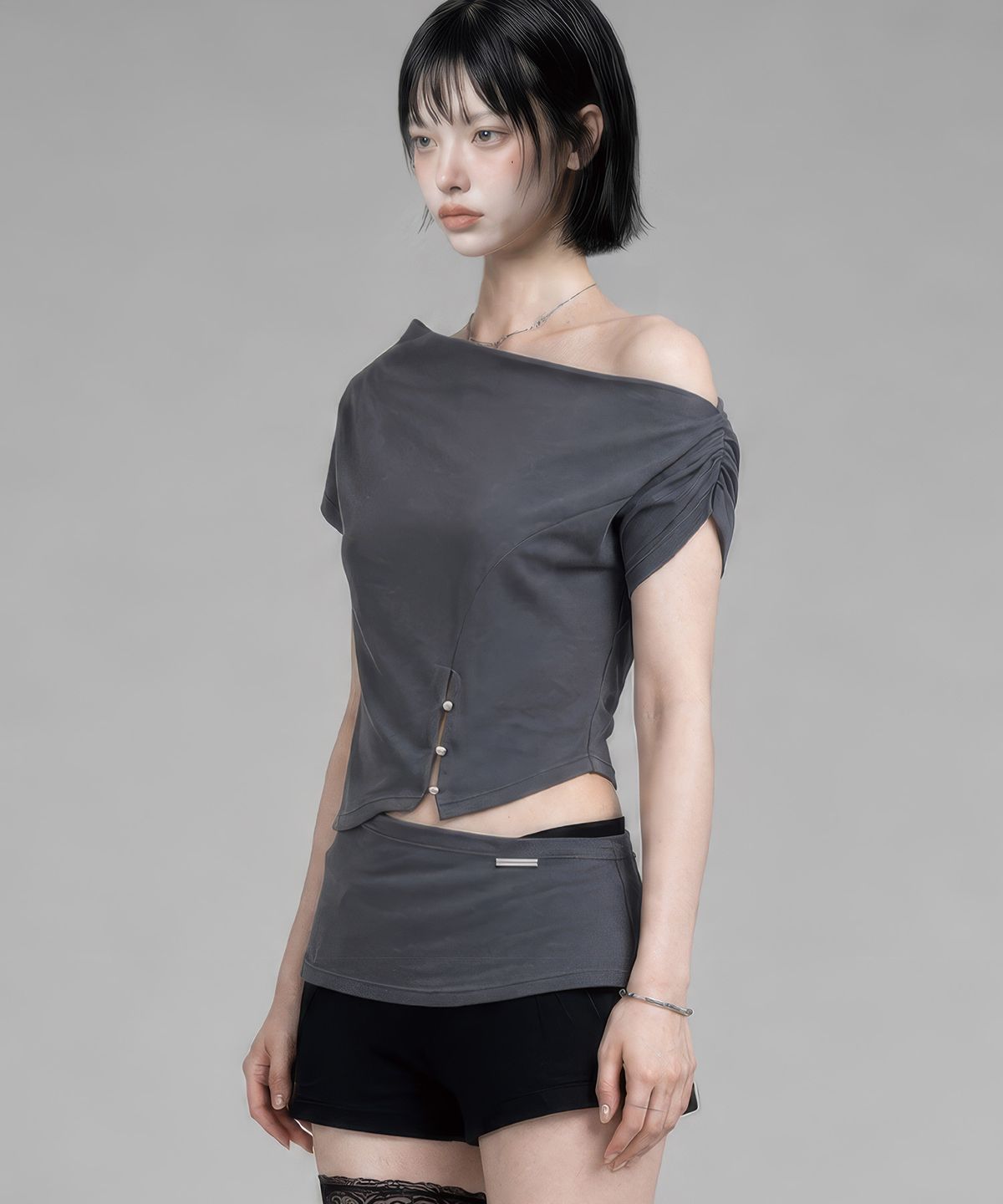 에트오소메(ETRE AU SOMMET) Cut-Out Open Short Sleeve (Dark Gray)