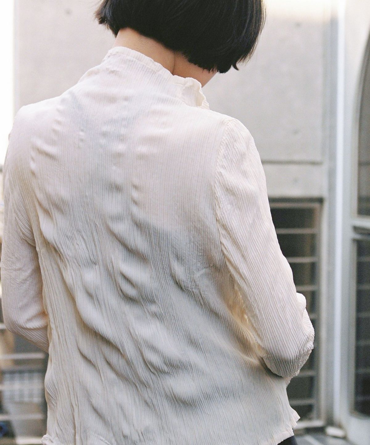 모링가(MORINGA) Pleated High Neck Zip Up Ivory